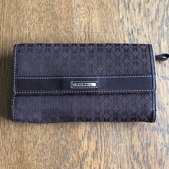Fossil Signature Brown Leather Checkbook Wallet - Picture 1 of 7